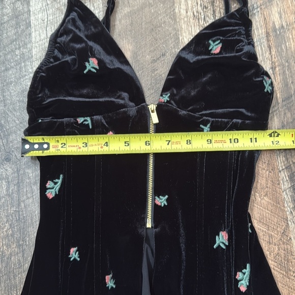 WeWoreWhat Embroider Velvet Peplum Corset Ruched Skirt Set NWT 0 XS - Picture 10 of 11